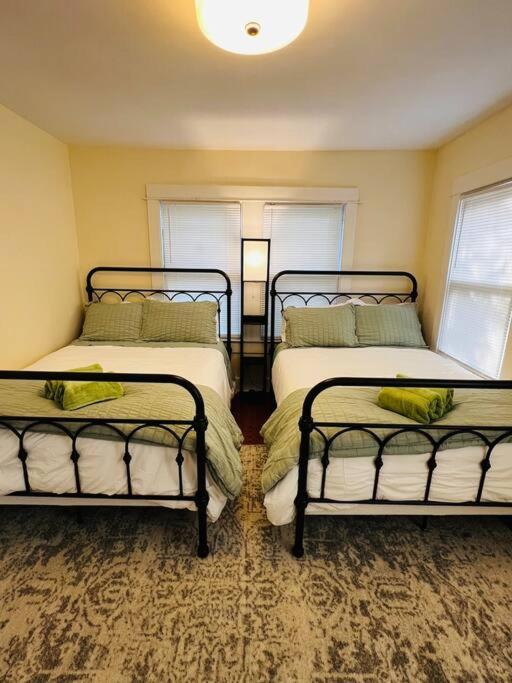 4 Bedroom Dc'S Best Location With Parking, Walk To Clarendon Metro, Shopping And Nightlife! Arlington Exterior photo