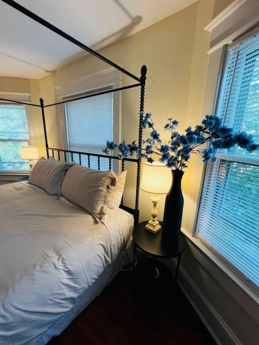 4 Bedroom Dc'S Best Location With Parking, Walk To Clarendon Metro, Shopping And Nightlife! Arlington Exterior photo